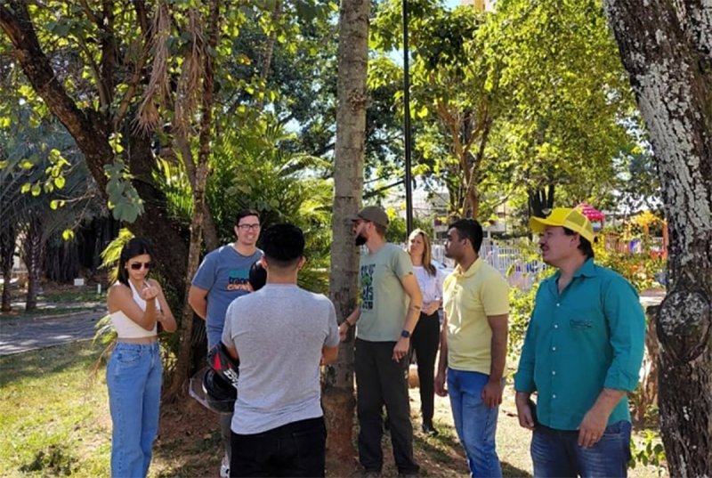 Praça Carlos Sampaio Filho passará por renovação arbórea