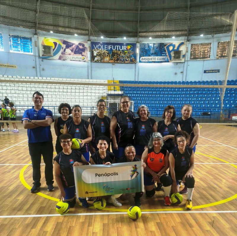 Vôlei adaptado e masculino participam de disputas na região