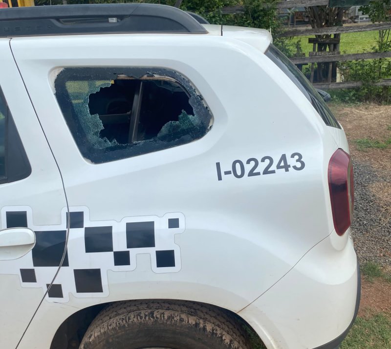 Homem é preso após ameaçar pai e danificar viatura em Glicério