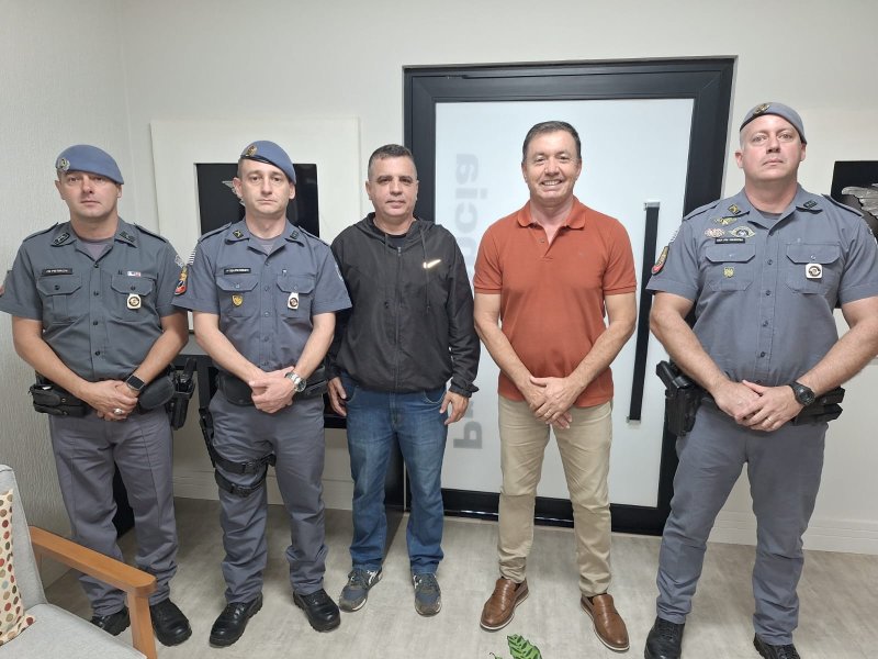 Câmara Municipal de Penápolis recepciona novo comandante da Polícia Militar