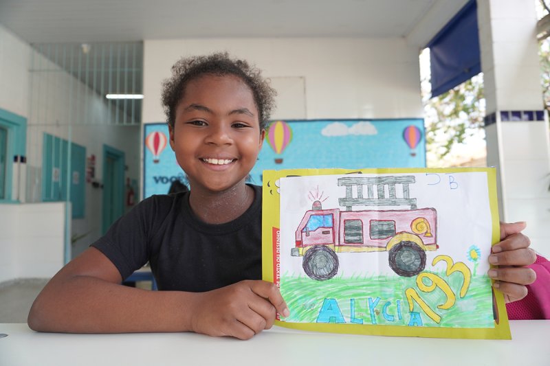 Garotada aprende e se diverte com Programa Bombeiro na Escola