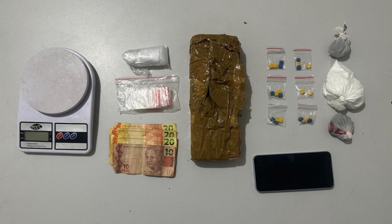 Jovem é preso com quase 900 gramas de drogas em Penápolis