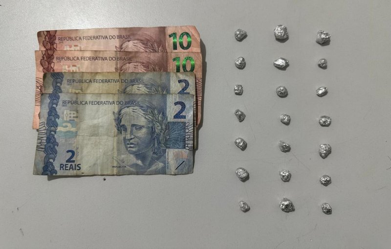 Passageiro de moto é preso com porções de crack em Penápolis