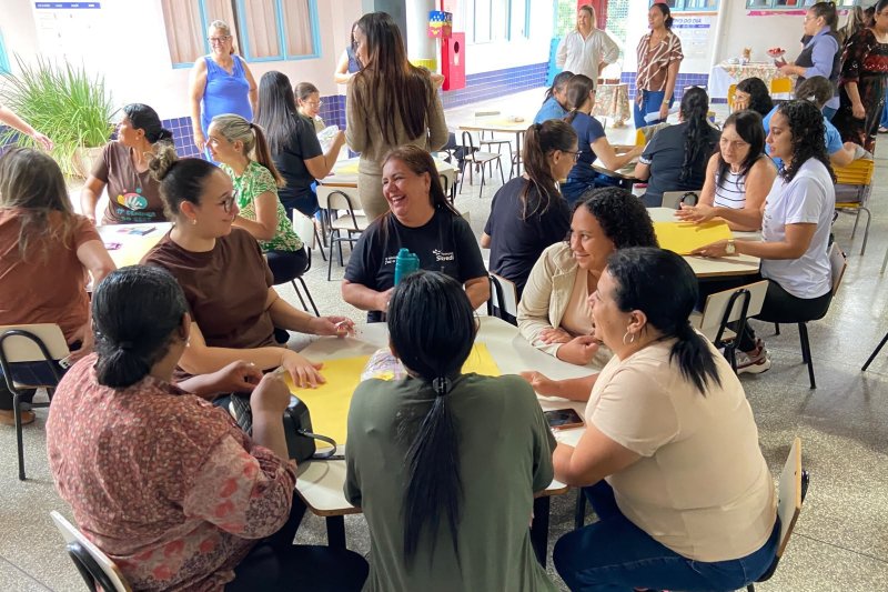 Educação: Parada Pedagógica mobiliza profissionais em dia de formação