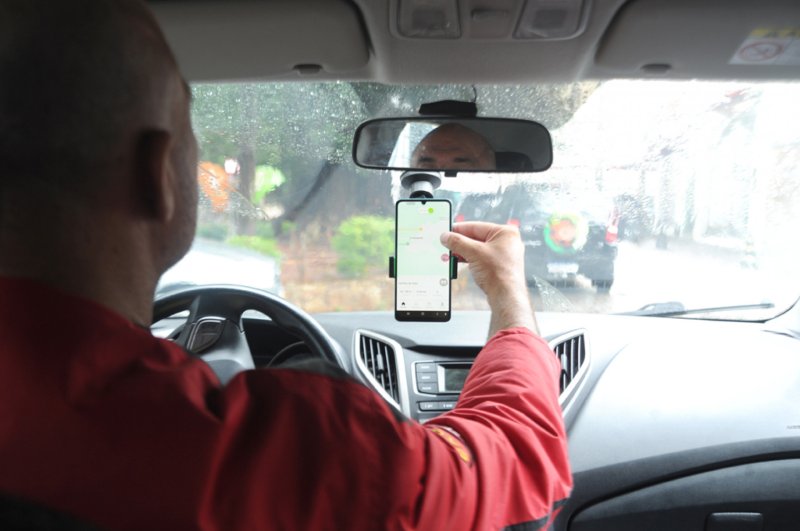 Aplicativos de transporte fazem parte da rotina de 68% dos moradores da região