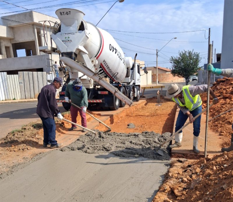 Novas bacias de concreto beneficiam cruzamentos da cidade