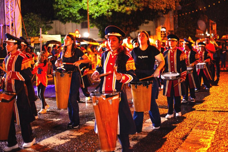Mesmo com chuva, participantes destacam-se no desfile de aniversário de 118 anos de Penápolis
