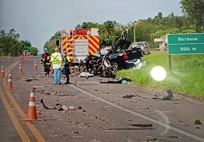 Morador em Buritama morre em colisão de caminhonete com carreta