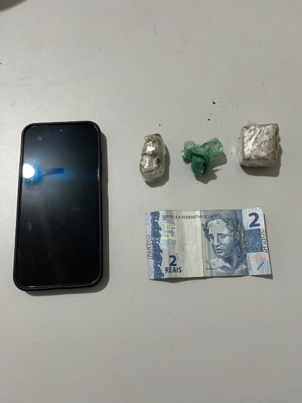 PM prende suspeito de tráfico de drogas