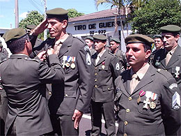Homenagem: Chefe da Instrução do TG é condecorado em Rio Preto
