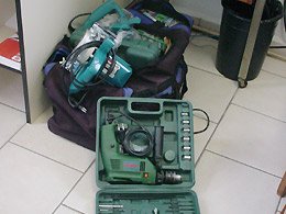 Polícia apreende furadeiras e máquinas falsificadas