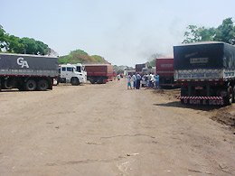 Usina Campestre: Caminhoneiros protestam contra atraso