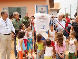 Conquista: CDHU entrega 135 casas em Avanhandava