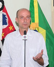 Educação: Luiz Carlos Castelan recebe título de Professor do Ano
