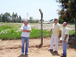 Engenheiro do Sesi vistoria área destinada à construção do prédio