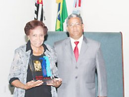 Medalha Maria Chica: Professora Dirce e tenente-coronel Washington recebem honraria