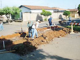 Prefeitura executa bacias coletoras em várias ruas da cidade