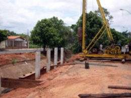 Retomada construção da ponte na Rua Ceará