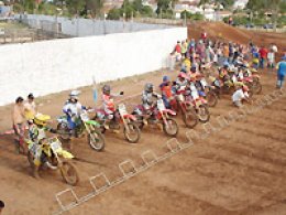 Hobby: Grupo promove corridas de motocross aos sábados