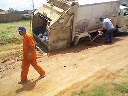 Regina Célia: Moradores reivindicam solução para o asfalto