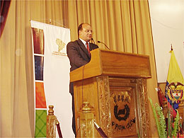 Em Cochabamba: João Luís defende integração pelos municípios