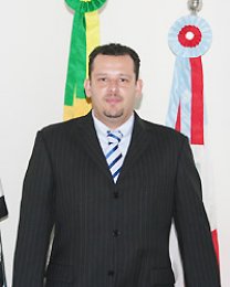 INSS: Ricardinho Castilho quer mais funcionários na agência