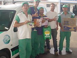 Funcionários recebem prêmios em programa