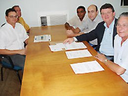 Pró Santa Casa: Tiquinho e professor Luís acompanham assinatura