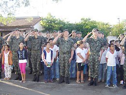Tiro de Guerra participa do projeto “Nossa Bandeira, Escola de Civismo”