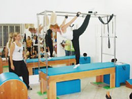 Clinica UNIDERFI inicia aulas de Pilates com equipamentos