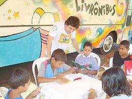 Incentivo à leitura: Comunidade do Sílvia Covas aprova projeto Livrônibus
