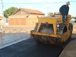 Prefeitura realiza obras de asfalto no Haroldo Camilo