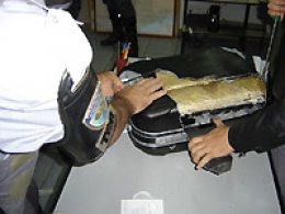 Fundo falso: Boliviano é flagrado em rodovia com cocaína