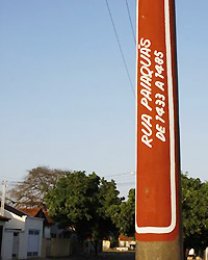 Postes: Câmara aprova projeto para pintura de nomes de ruas