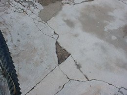 Rachaduras prejudicam uso de pista de skate