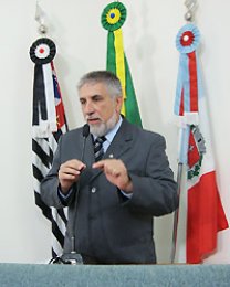 Receitas e prontuários: Câmara aprova obrigatoriedade de letra legível