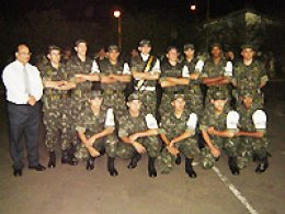 Tiro de Guerra entrega braçais a monitores