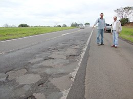 Rodovia: Ricardinho e Zeca reclamam condições da Marechal Rondon