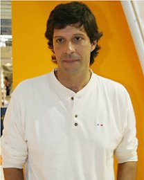 Biblioteca recebe escritor Clóvis Bulcão hoje