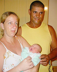 Nascimento: Primeiro bebê do ano de 2007 é do sexo feminino