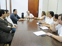 Zeca, Ricardinho e Rodolfo pesquisam novo convênio para PSF