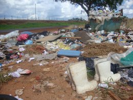 Francisco Salla: Tiquinho reclama descuido com caçamba em estrada