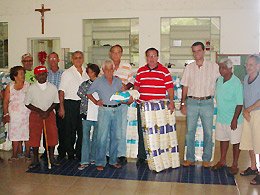 Lar Vicentino recebe doação de três mil fraldas geriátricas