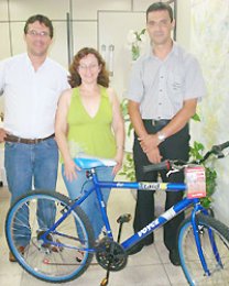 Campanha de Natal sorteia última bicicleta