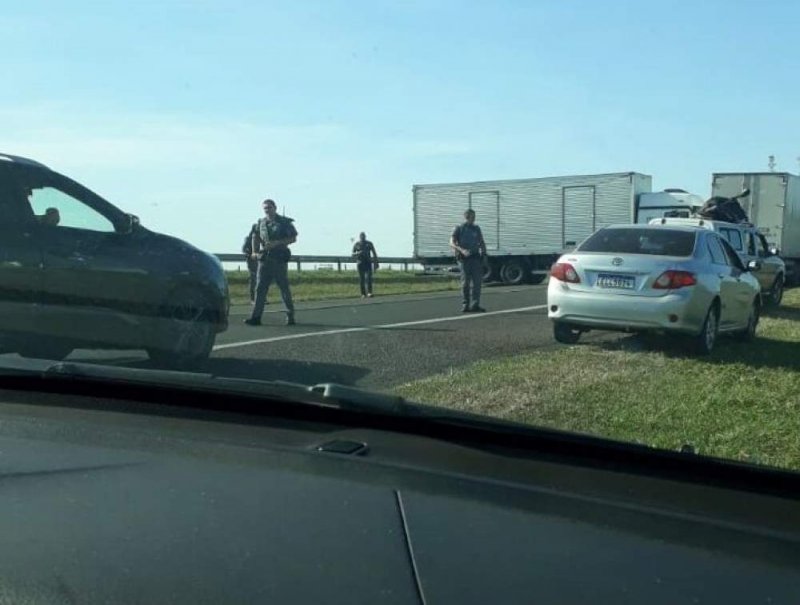 Polícia Militar faz bloqueio na Marechal Rondon para interceptar mulher