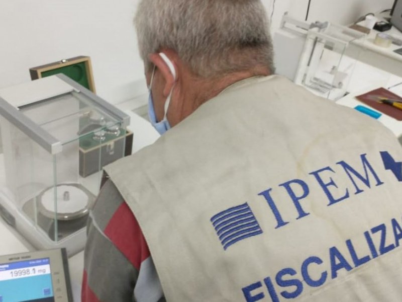 Dia dos Pais: Ipem-SP alerta sobre cuidados na compra de roupas e aparelhos elétricos