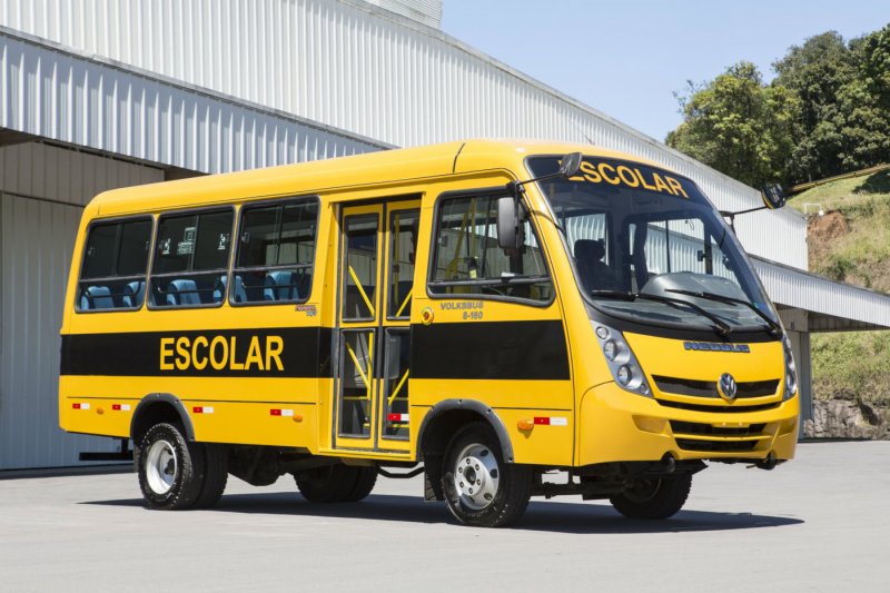 Gastão Vidigal assina convênio para compra de ônibus escolar