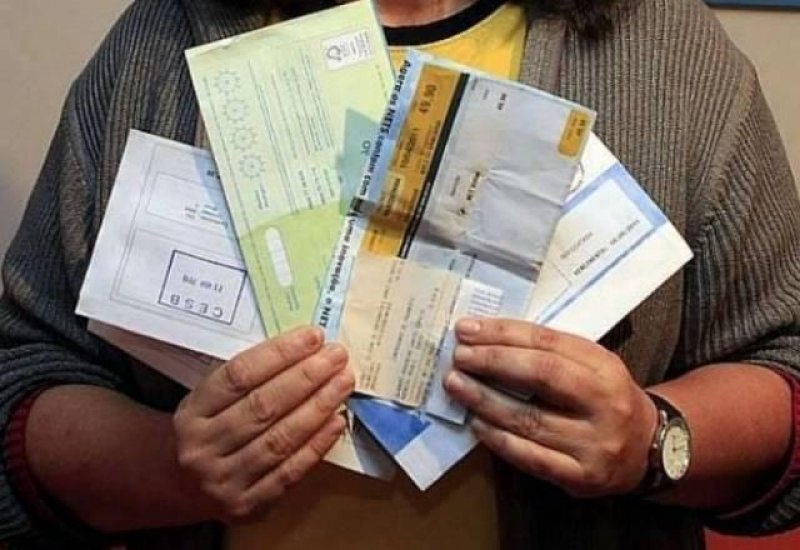 Governo negocia PEC para baixar as contas de luz e preço do combustível