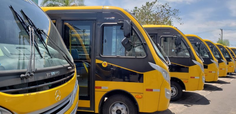 Governador entrega ônibus escolares para cinco cidades da região