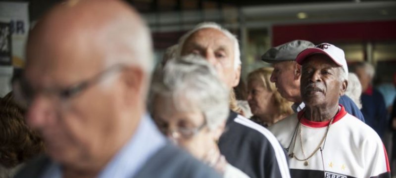 Pesquisa revela que 43% dos idosos respondem pelo sustento da casa